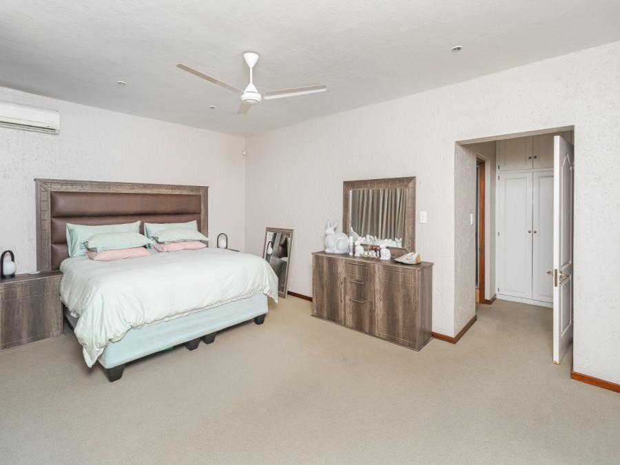 4 Bedroom Property for Sale in Caribbean Beach Club North West